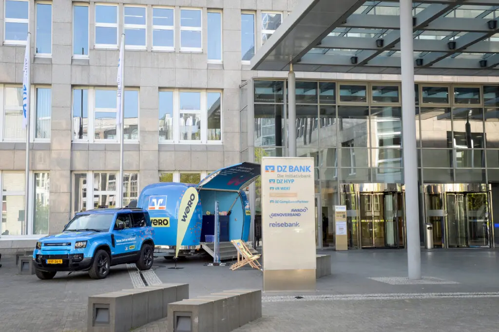 Wero Celebration Trailer vor der DZ BANK