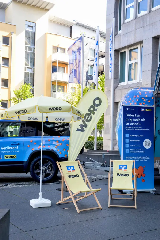 Wero Celebration Trailer vor der DZ BANK