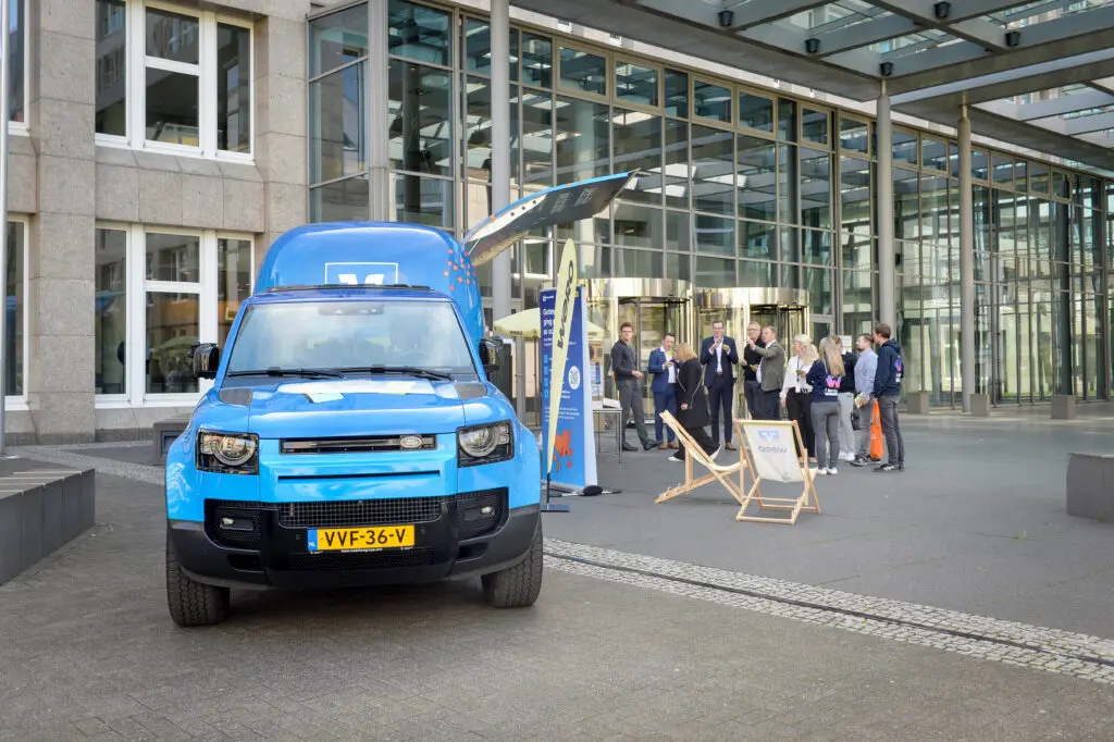 Wero Celebration Trailer vor der DZ BANK